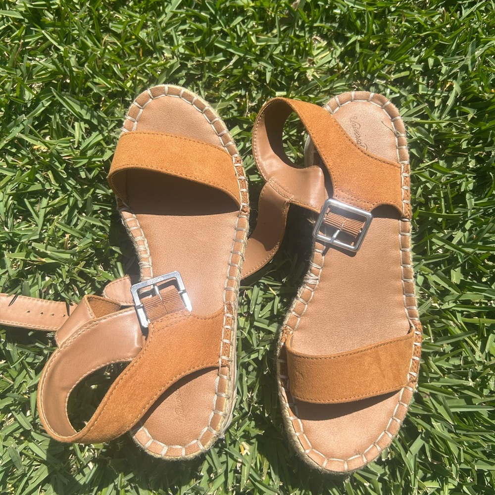 Universal Thread Platform Espadrilles